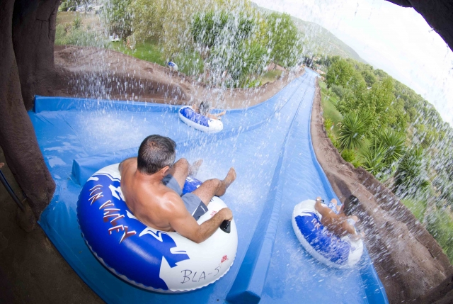 Descente du toboggan aquatique 